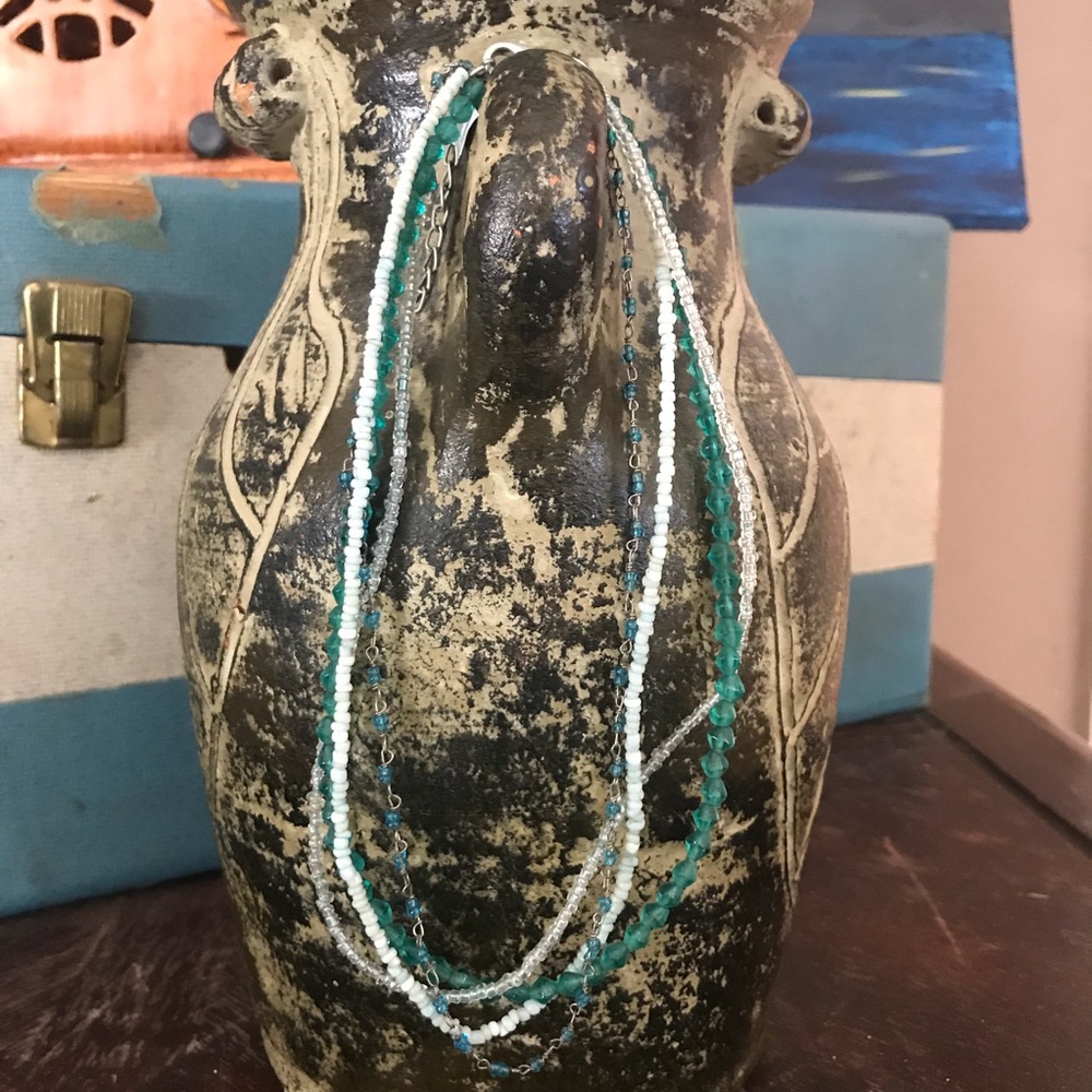 🆓 Teal beaded necklace